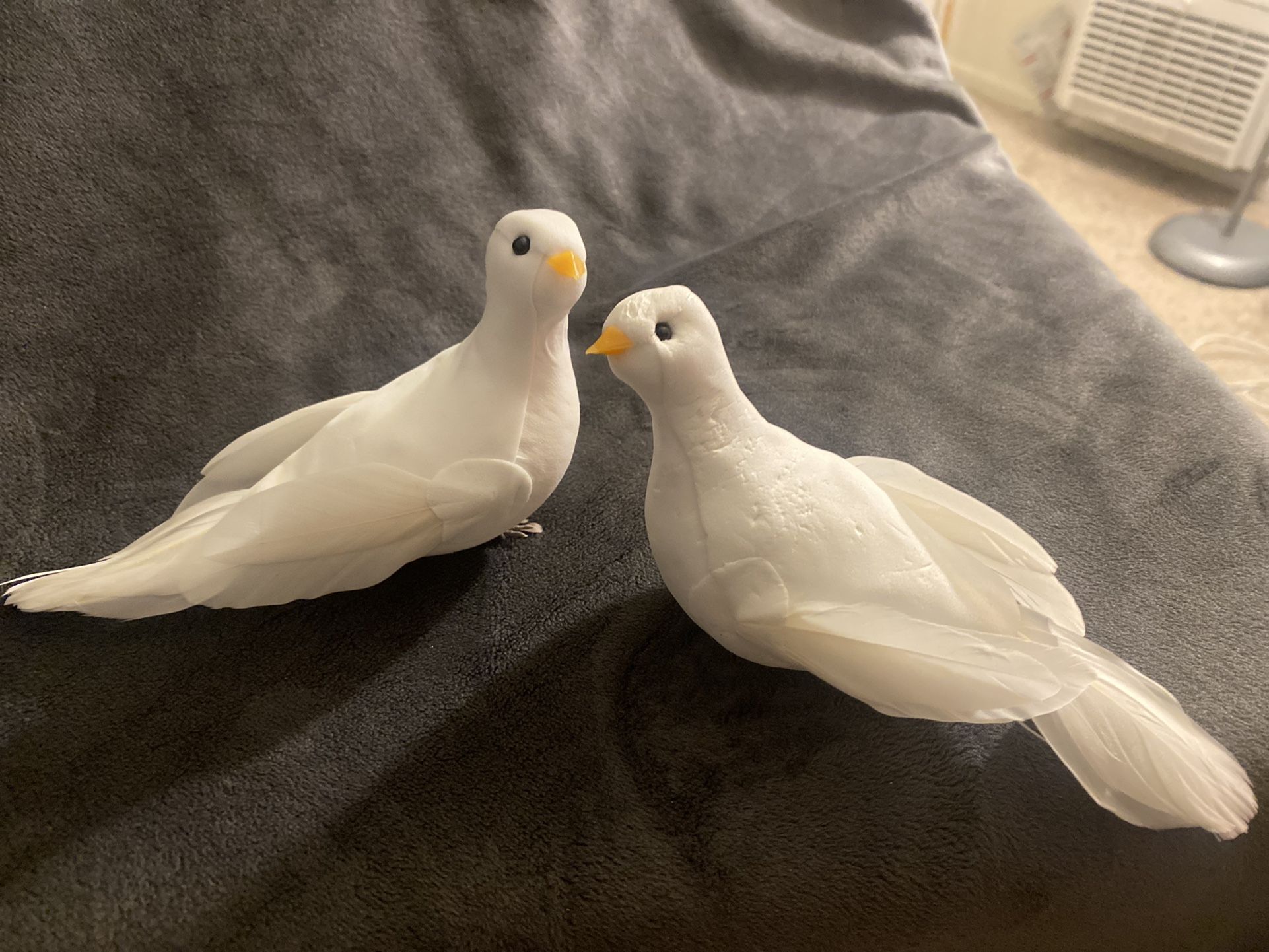 Doves 2 Pc With Wire Feet