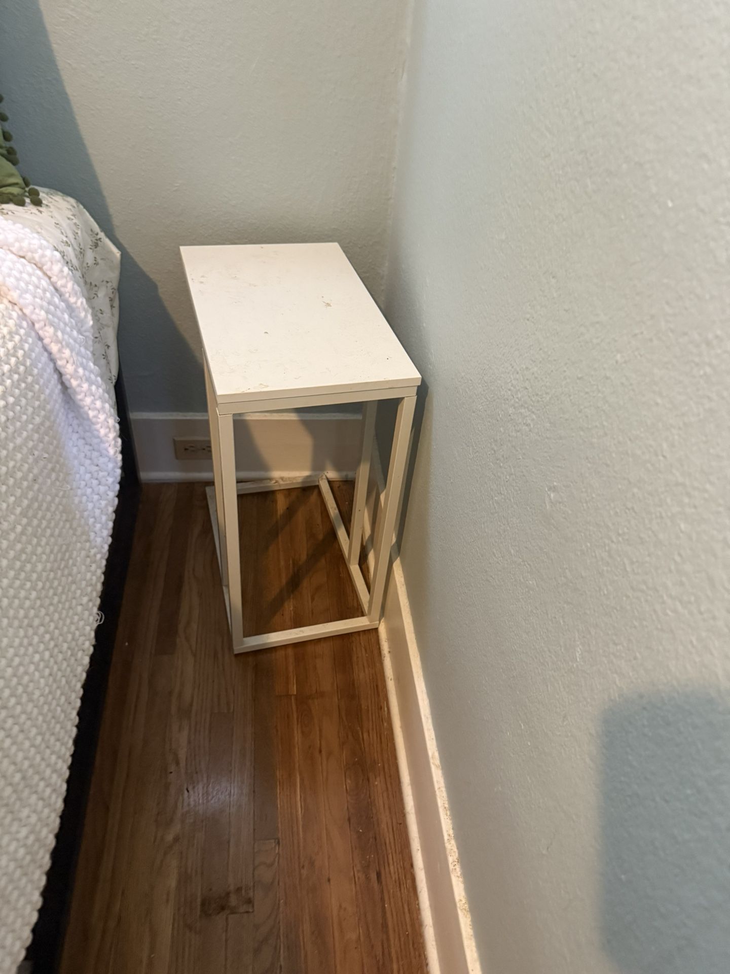 2 Side Tables