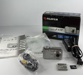 Fujifilm FinePix F470 6.0MP Digital Camera Silver Boxed w/ Charger xD Card
