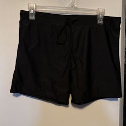 WOMEN’S SWIM SHORTS 