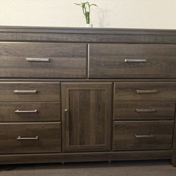 Ashley Furniture Juararo 6 Drawer Dresser
