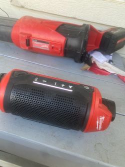 Milwaukee Bluetooth Jobsite Speaker/ Battery