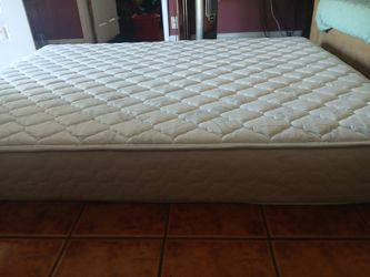 Posture pedic queen size firm mattress only great great condition