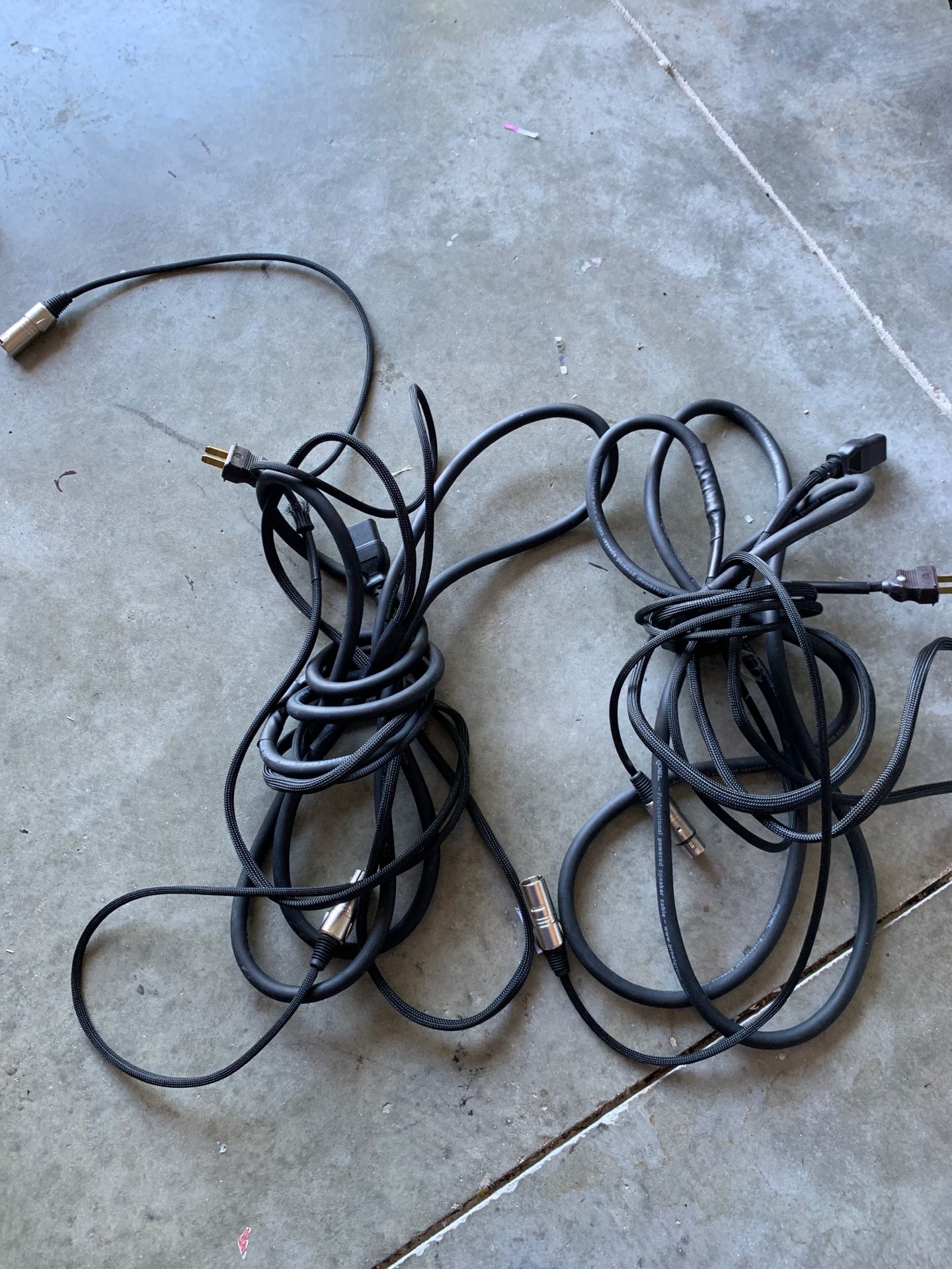 Power and audio cables for speakers