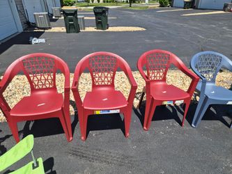 Outdoor chairs with cup holders