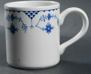 Blue & White Denmark Floral Design New In Box 4 Piece Set mugs