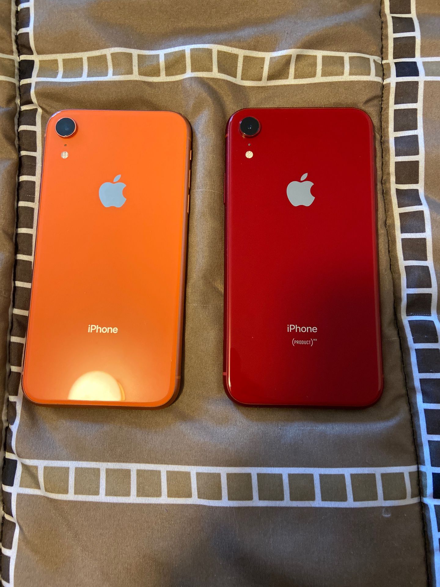 iPhone XR 64 gb (only red)