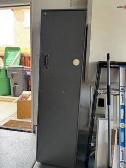 Metal cabinet
