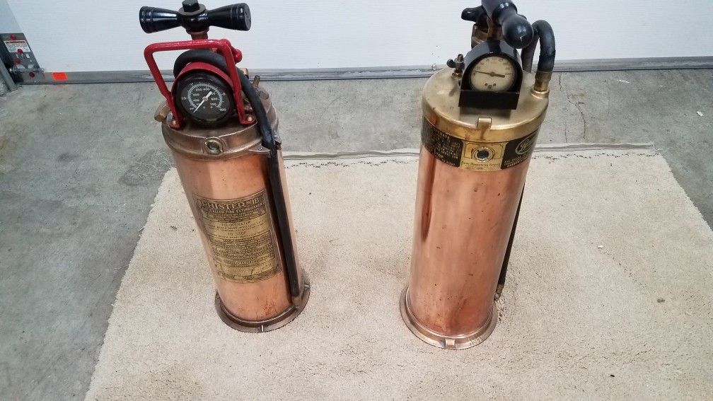 2 BRASS AND COPPER ANTIQUE FIRE EXTINGUISHERS AND 1 SMALL FIRE EXTINGUISHER