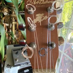 Art & Lutherie Wild Cherry  - Excellent 