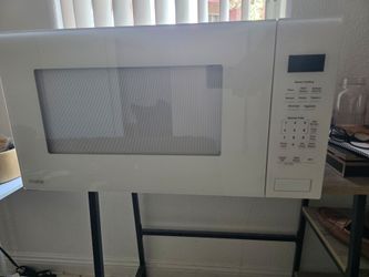 Profile 2.2 cu. ft. 1100-Watt Countertop Microwave in White with Built -In Sensor