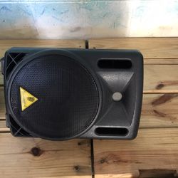 behringer powered speaker  b208 d