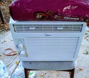 AC Medea 5,000 BTU like new window unit