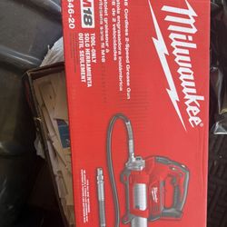 Milwaukee M18 Grease Gun