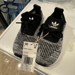 Adidas Toddler Boys Swift Run Casual Sneakers in Cloud White / Core Black / Core Black