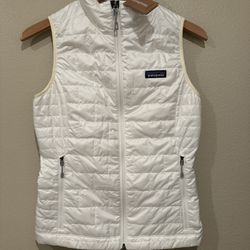 Patagonia Nano Puff Insulated Vest Birch White Woman's Size XS New With Tags Extra Small 