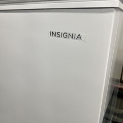 Insignia 5.0 Cu. Ft. Garage Ready-Chest Freezer - White 
