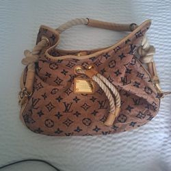 Authenticated Louis Vuitton Handbag Dooney&Bourke Handbag Juicy Couture Handbag