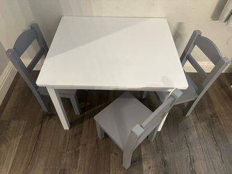 Kids table / crafts