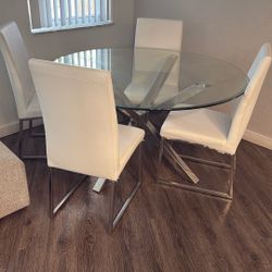 dining table w/ 4 chairs