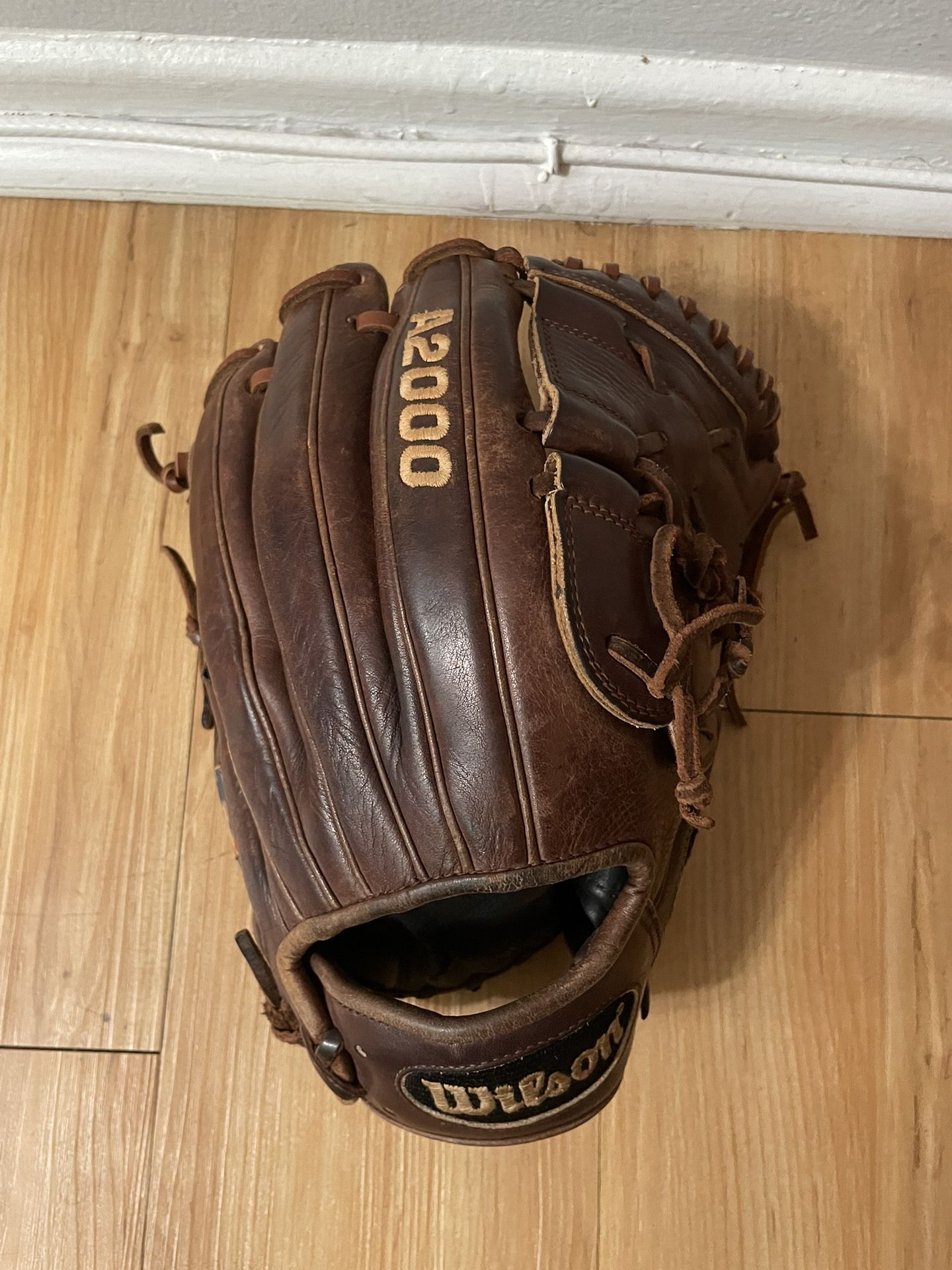 WILSON A2000 SHOWCASE SERIES BASEBALL GLOVE SC B2 11.75 Inch