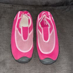 Girls Water Shoes Size 2/3 (Champion Brand)