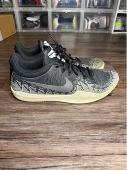 Nike Kobe Low Top Snakeskin Pattern Men’s Size 13