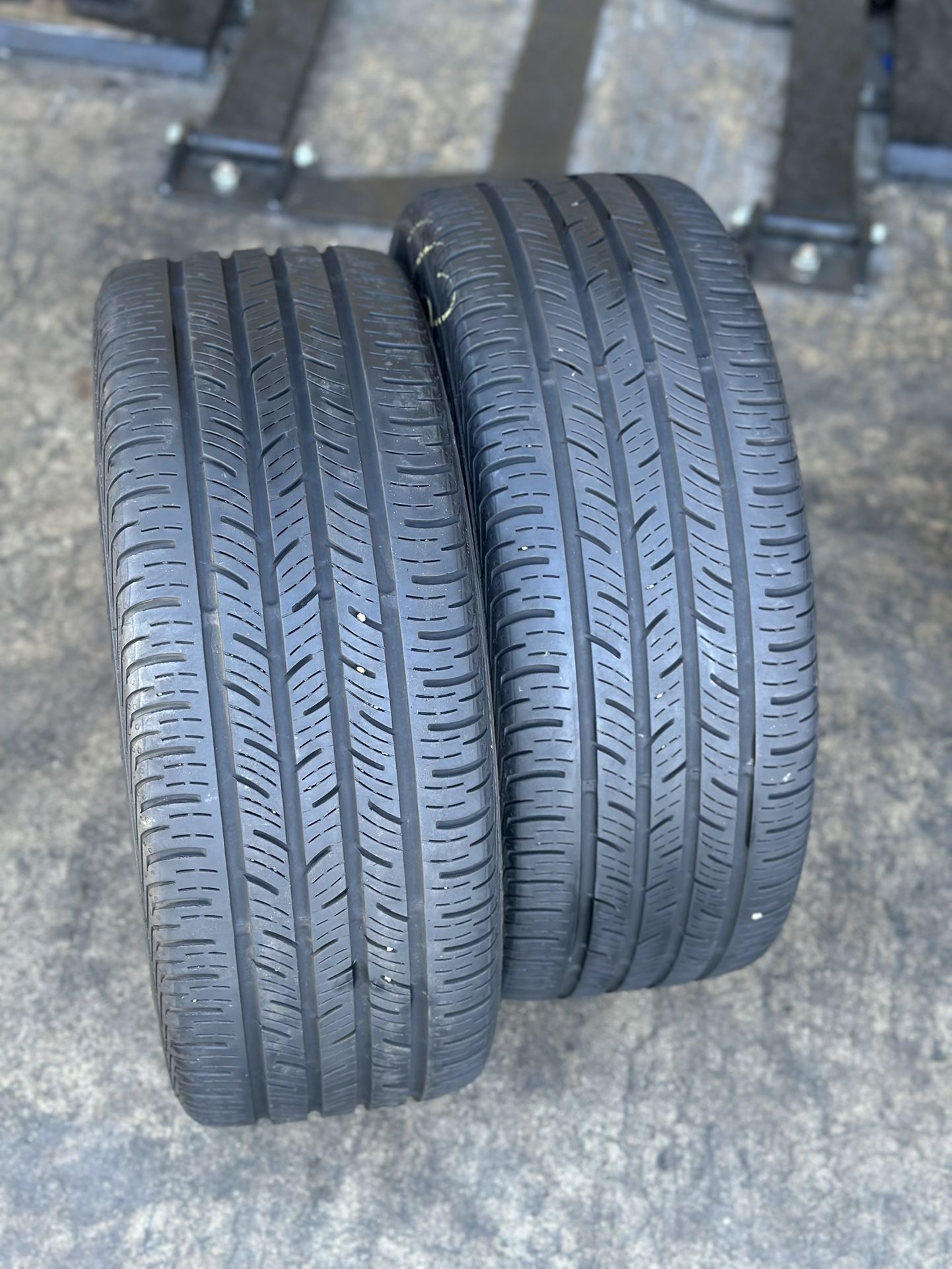 PAIR OF TIRE 225 45 17 CONTINENTAL 85% LIFE