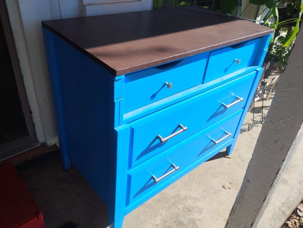 Dresser With Mirror Set