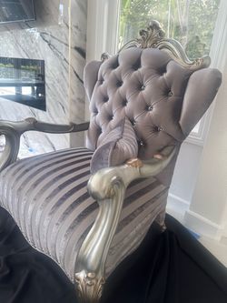 Baroque Tufted Velvet Accent Chair Silver