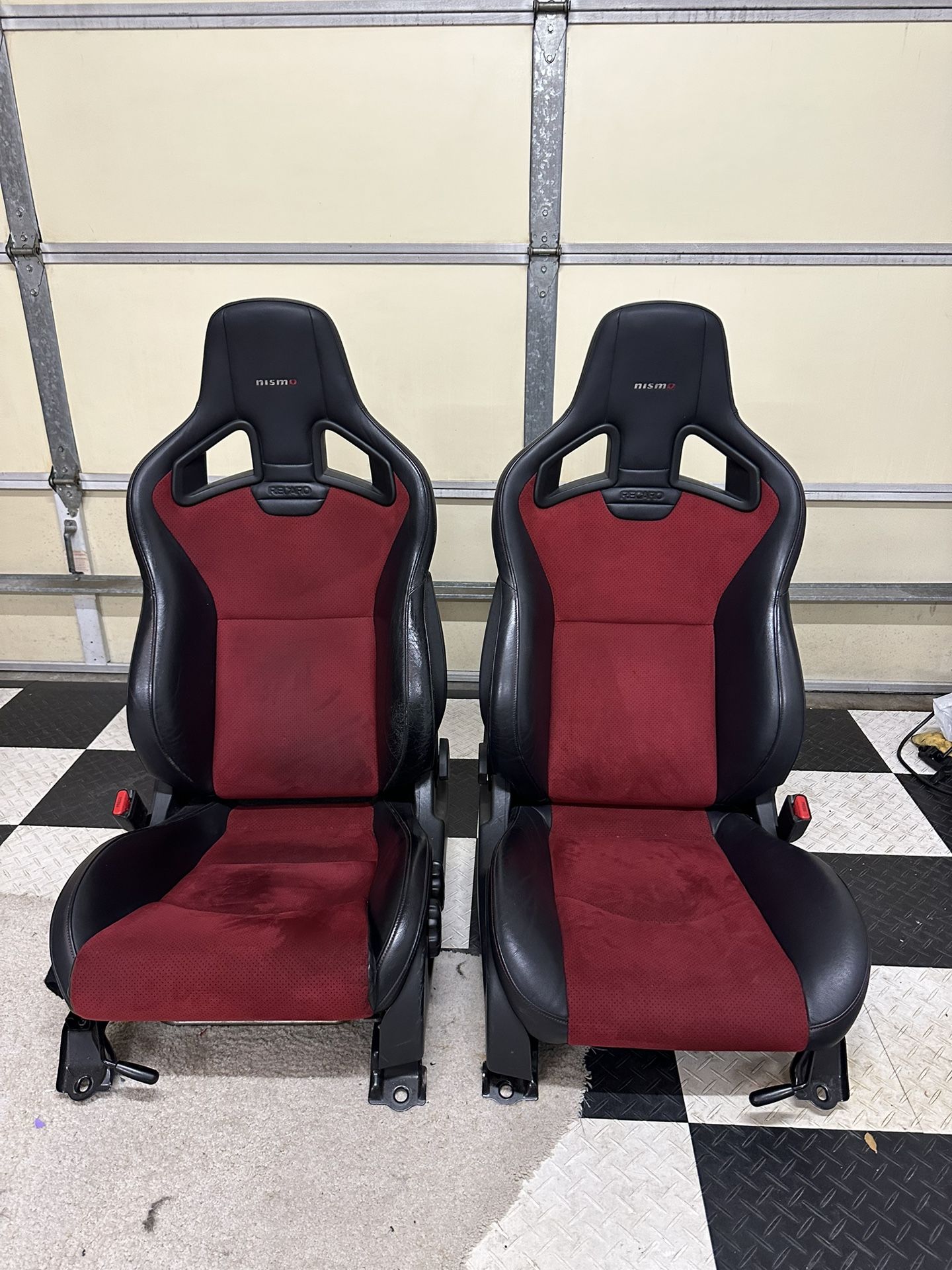 Recaro 370z Nismo Seats (Driver + Passenger)