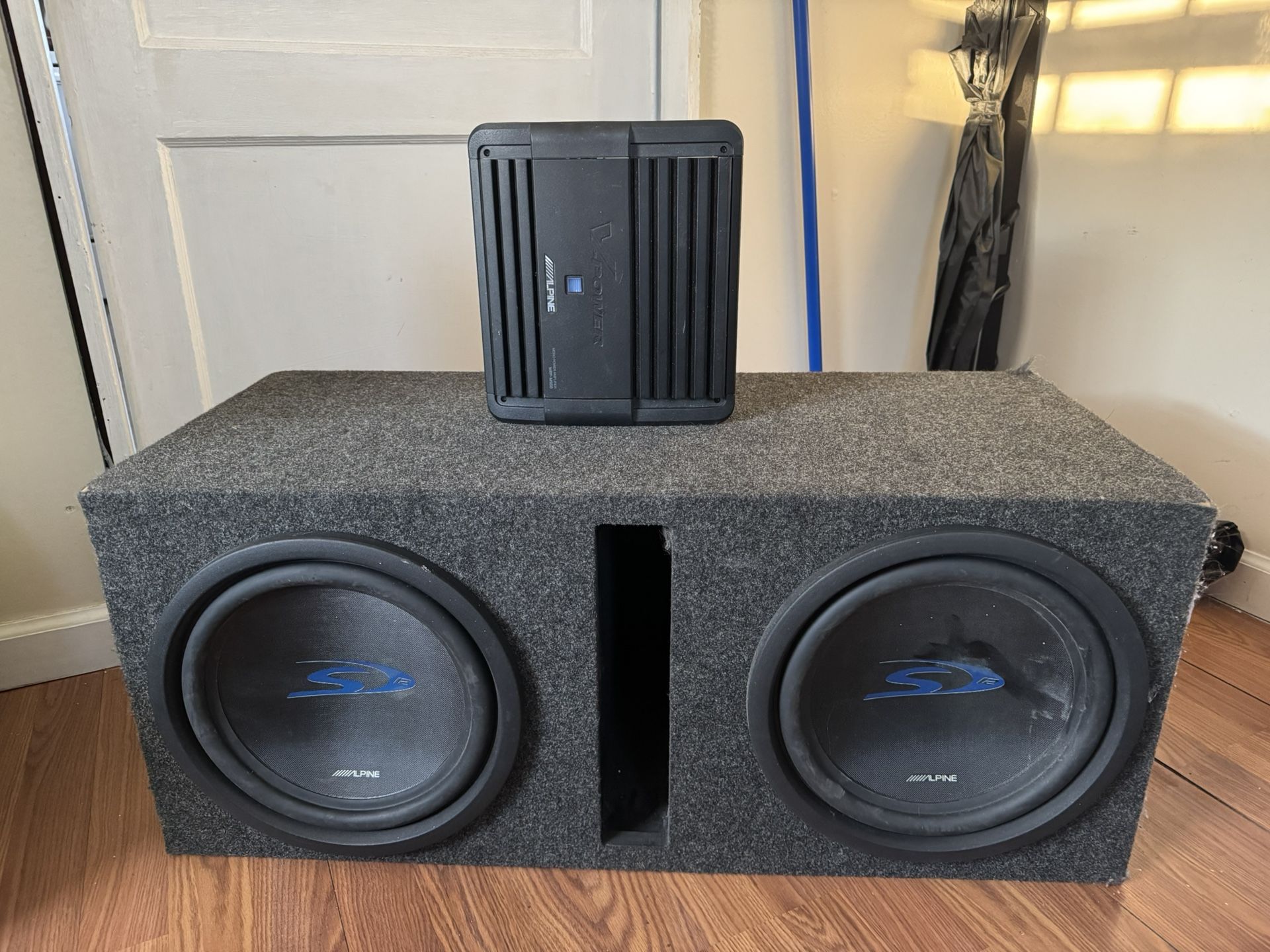 Amplifier End Subwoofer Alpine