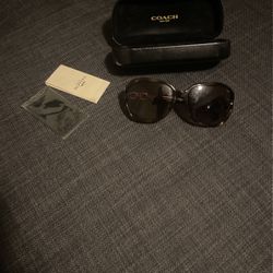 WOMANS COACH SUNGLASSES 
