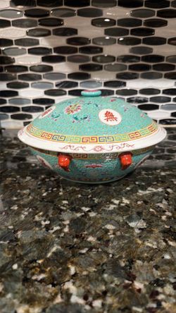 Chinese Famille Rose Turquoise Porcelain Covered Bowl