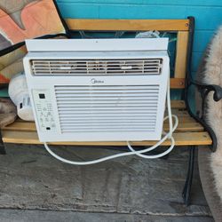 Window Ac Works Great Only  2 Months Old