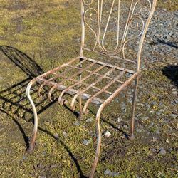 34" Vintage Wrought Iron Garden Chair – Rustic Patio Yard Art Decor
