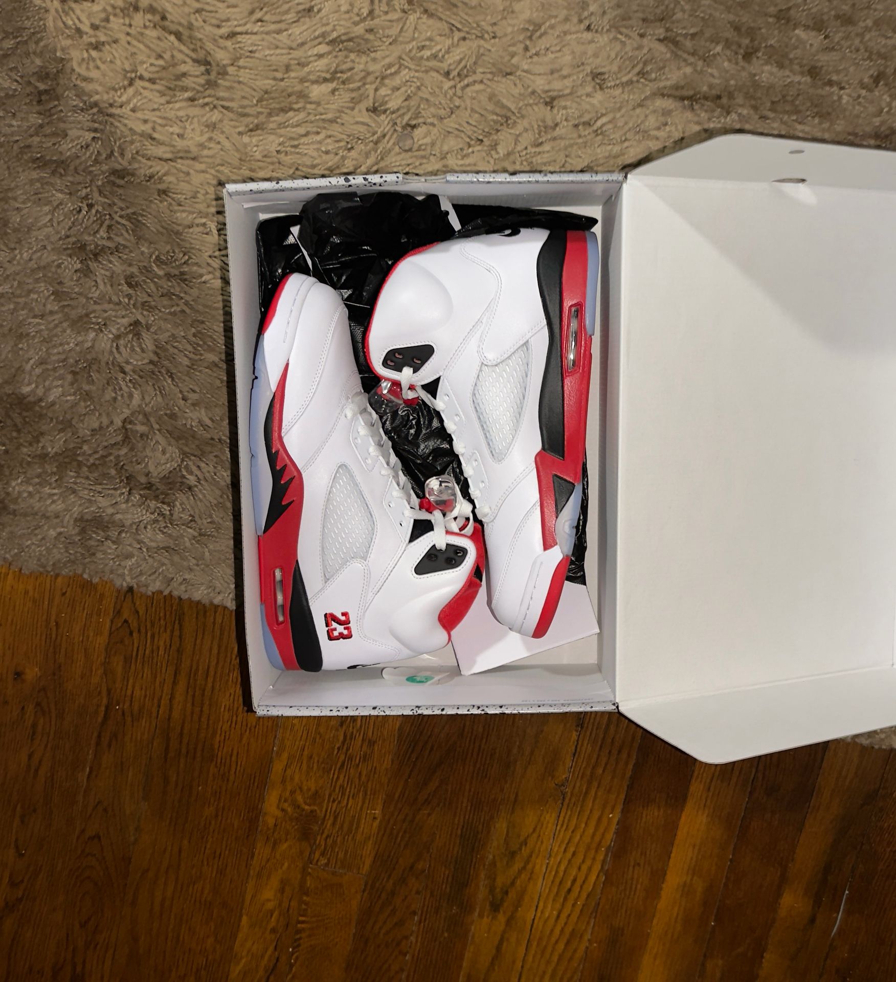 Jordan 5 Retro Fire Red Black Tongue 10.5 Men