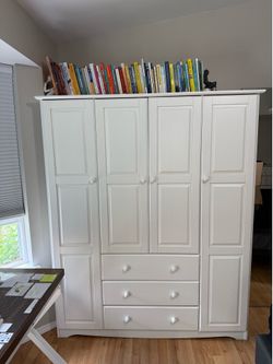 Clothes vanity