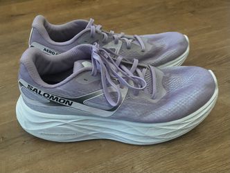 Salomon Women’s Aero Glide Sneakers    Size 9.5