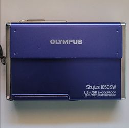 Olympus Stylus 1050 SW Blue Digital Camera W/ 2 Batteries, 3 Memory Cards And Hard Camera Pouch Tested Working