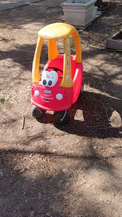 Little Tikes Cozy Coupe Ride-On Toy Car