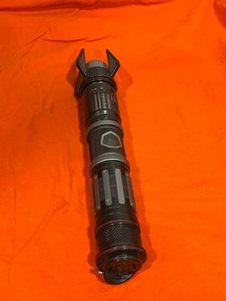 Savi’s workshop custom lightsaber