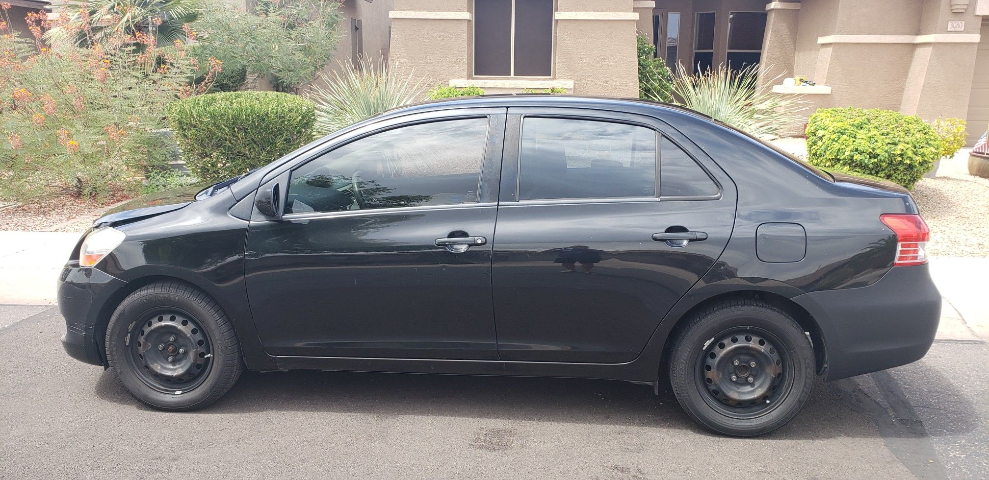 2008 Toyota Yaris 4dr Sedan