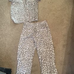 Tahari snow leopard Capri pajama set EUC - medium 