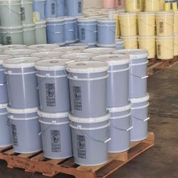 Venta de jabón líquido Tide  azul y verde ,Gain azul y verde ,Suavizante de telas rosado y azul cada cubeta tiene lo de cinco galones