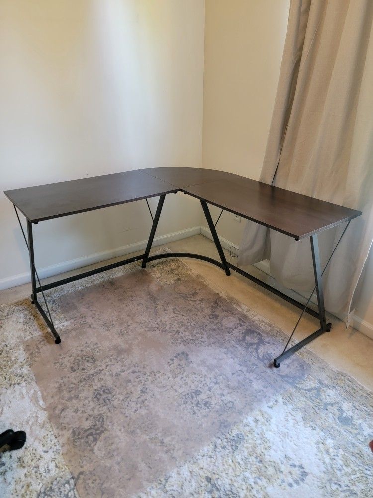 Corner Desk Good Condition
