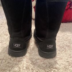Gently worn Size W6 black UGG Boots Australian Sheepskin Suede Upper  Short Classic Nonslip