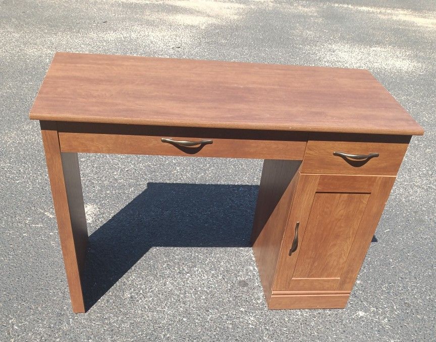 Desk, Great For Small Spaces