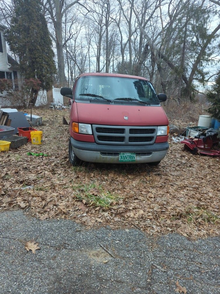 2001 Dodge Ram Van 2500 Motor Is Strong Has Many New Parts Including Headlight Covers Transmission Does Not Work No Battery And The Brain Is Shot