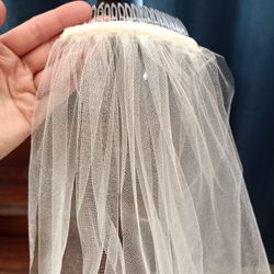 Bride accessories handmade sleeves & veil, 3 pieces

1 pair of handmade sleeves for $40
1 handmade tulle veil $30
1 Pearl veil $20

Details for each i